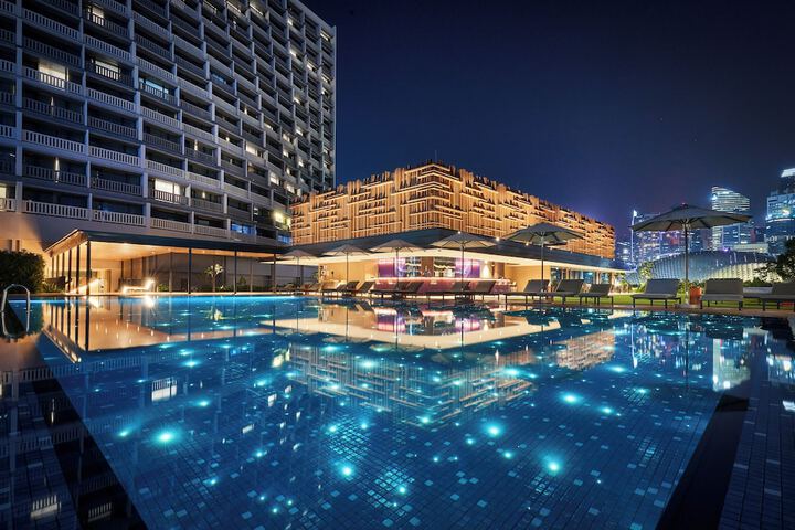 Hotel with Pool