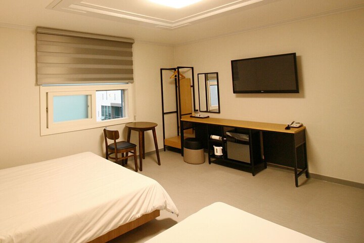 Room 11 of 31