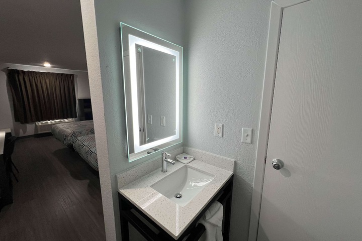 Room 21 of 35