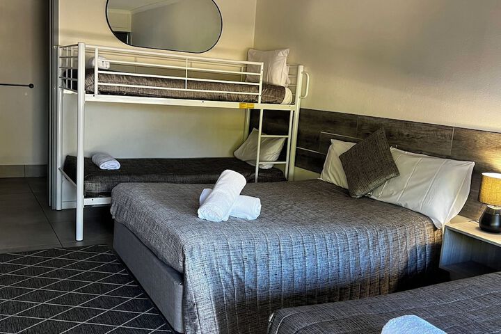 Room 10 of 26