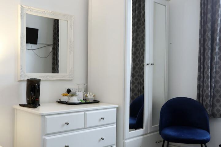 Room 35 of 63