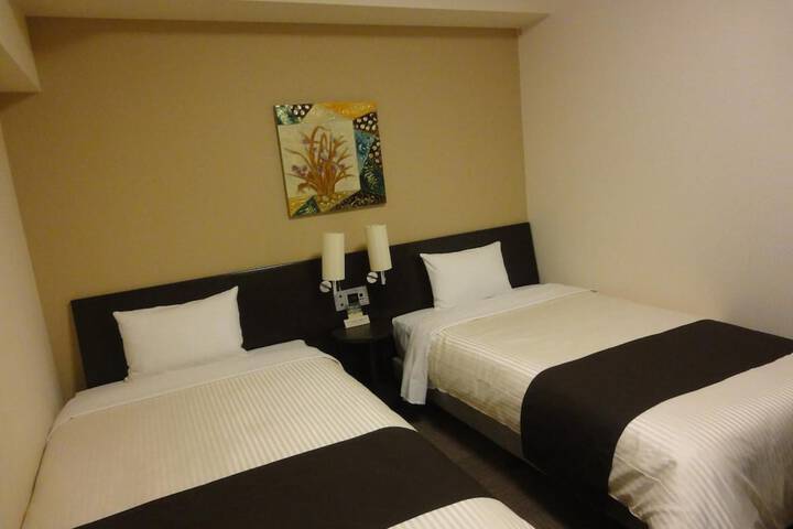 Room 8 of 34