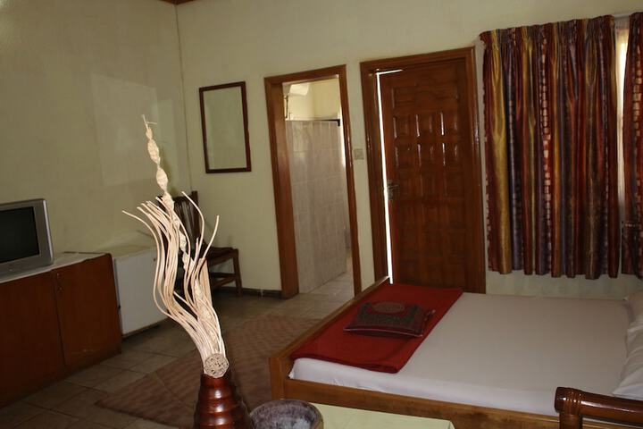 Room 8 of 18