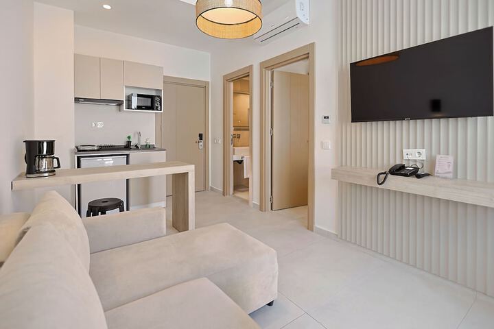Room 44 of 185