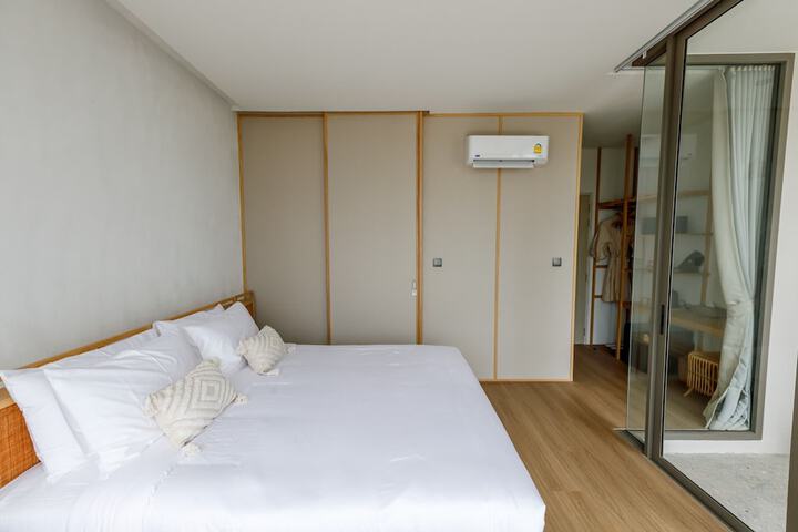 Room 7 of 40