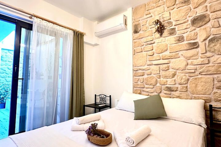 Room 4 of 27