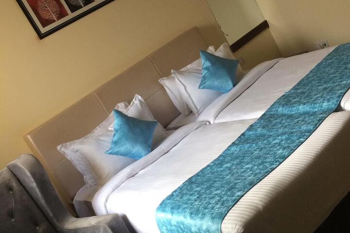Room 4 of 23