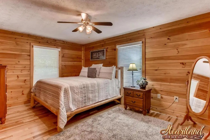 Room 2 of 10