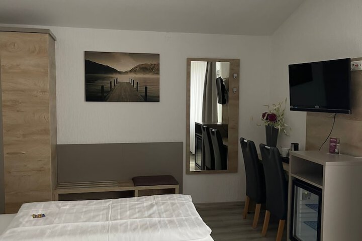 Room 32 of 82