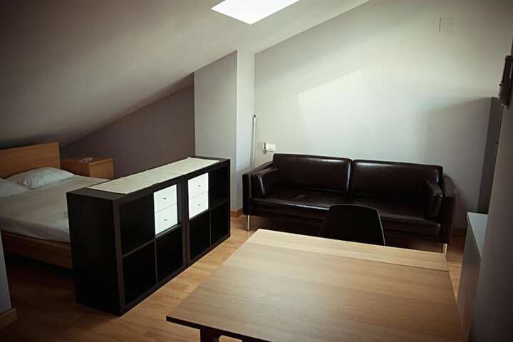 Room 9 of 112