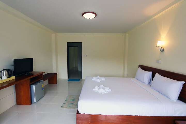 Room 13 of 18