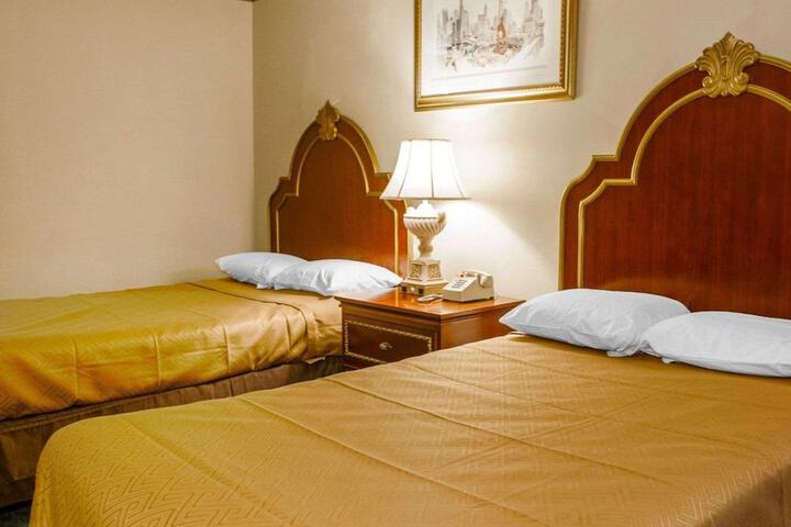 2 Double Beds (7 of 13)