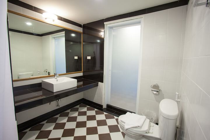 Room 43 of 68