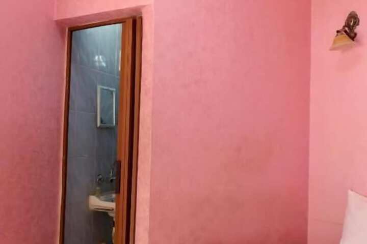 Room 4 of 24