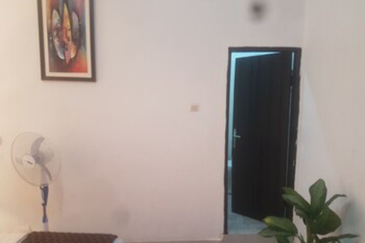 Room 3 of 40