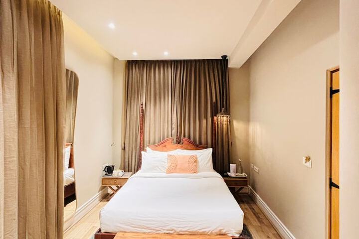 Room 12 of 38