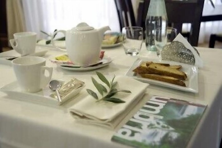 Dining 48 of 61