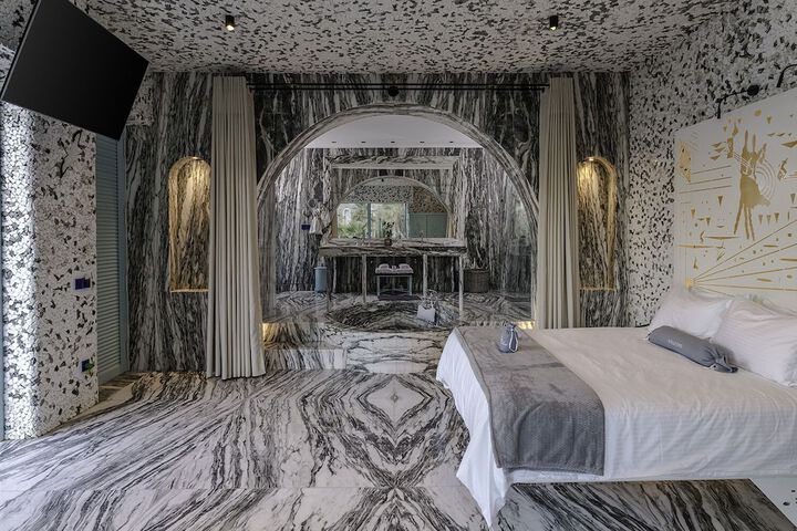 Room 35 of 227