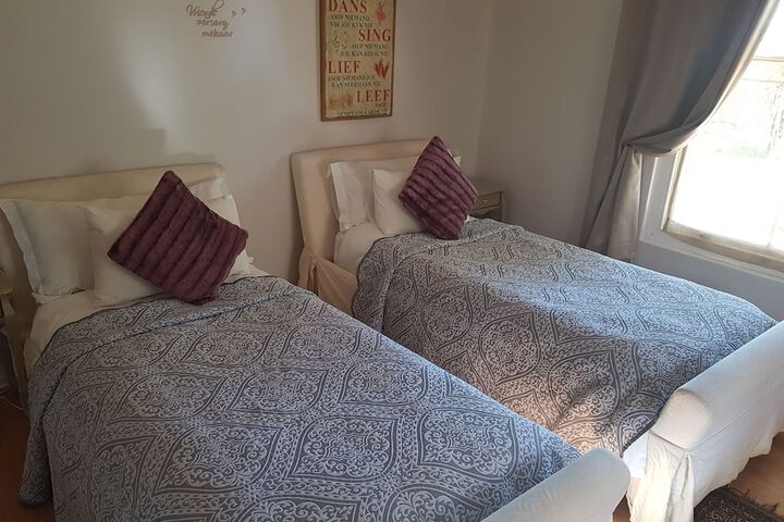 Room 5 of 33