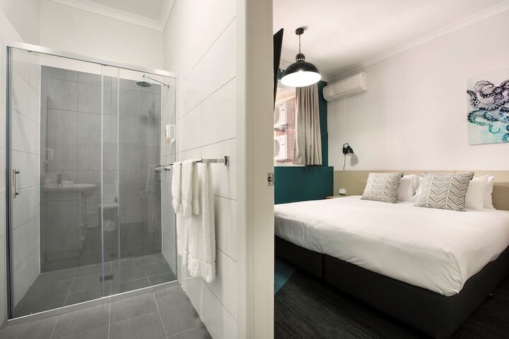 Room 16 of 43