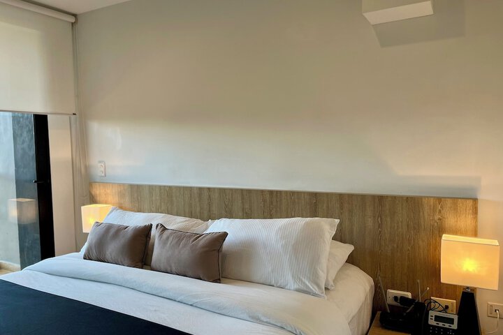 Room 6 of 13