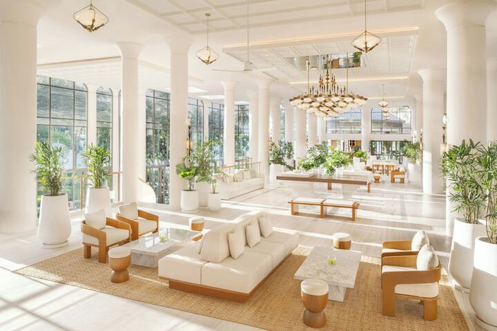Entrance & Lobby