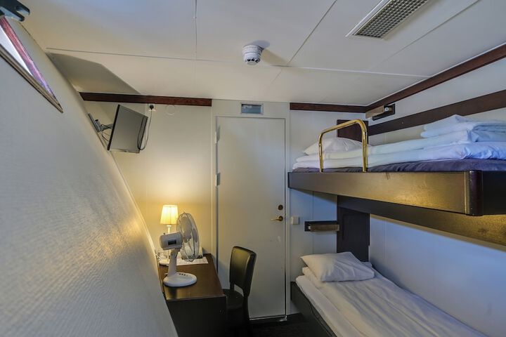 Room 25 of 66