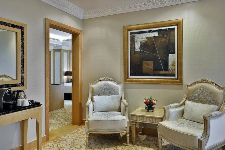 Room 52 of 200