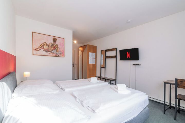 Room 7 of 35