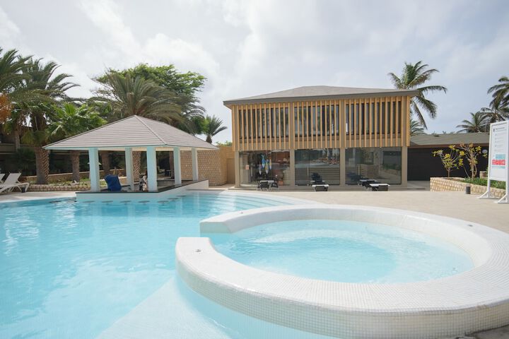 Pool 42 of 102