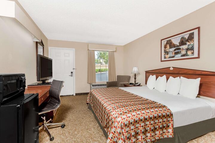 2 Double Beds (4 of 6)