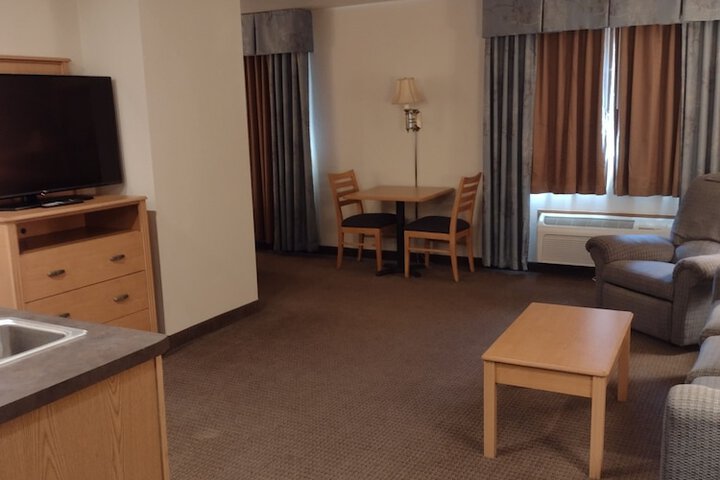 1 Queen Bed (15 of 23)