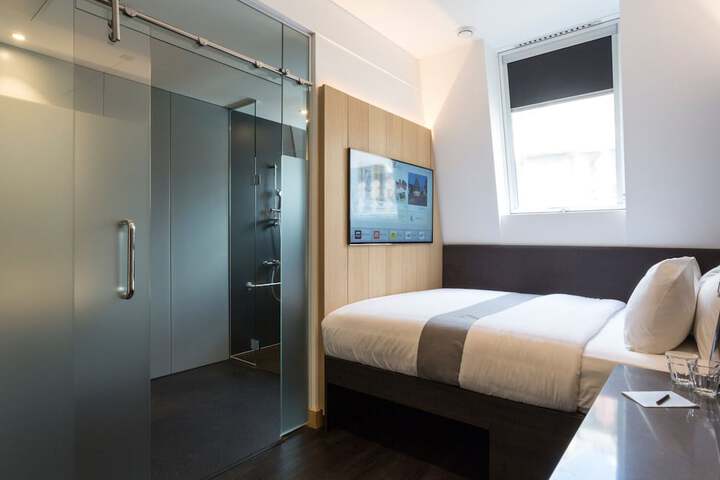 Room 10 of 33