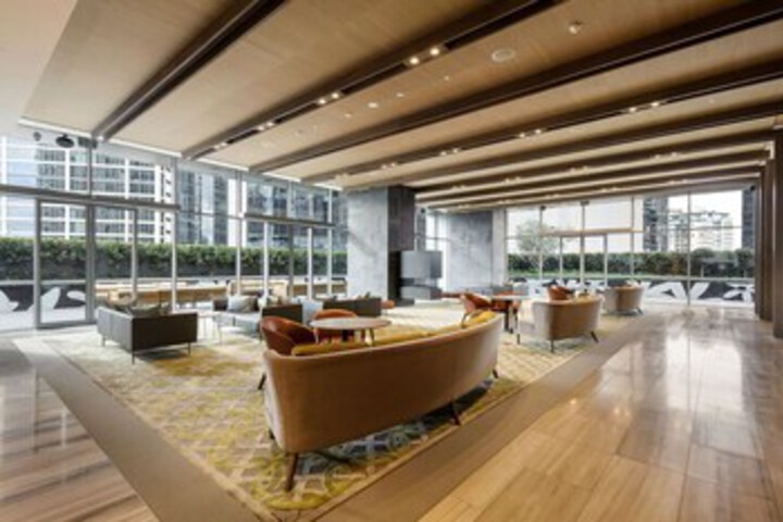 Lounge 7 of 20