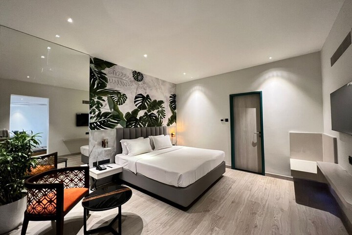 Room 21 of 38