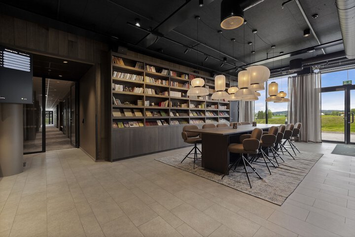 Business Center 219 of 234
