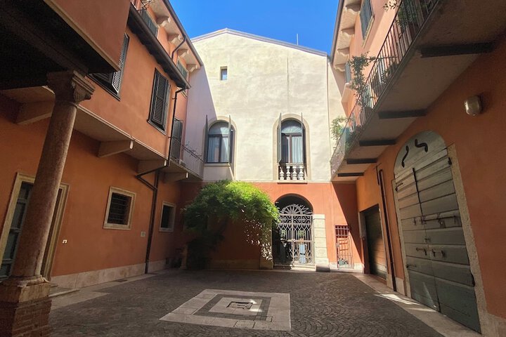 Hotel Exterior 16 of 20