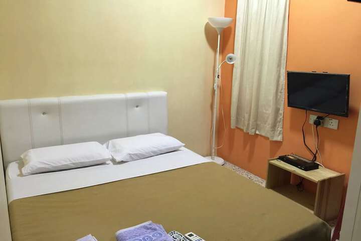 Room 10 of 19