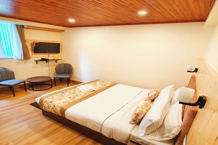 Room 2 of 28