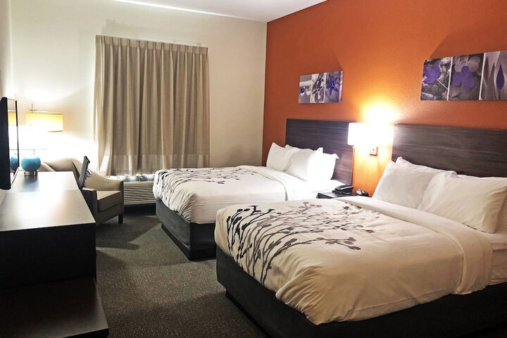 2 Queen Beds (9 of 12)
