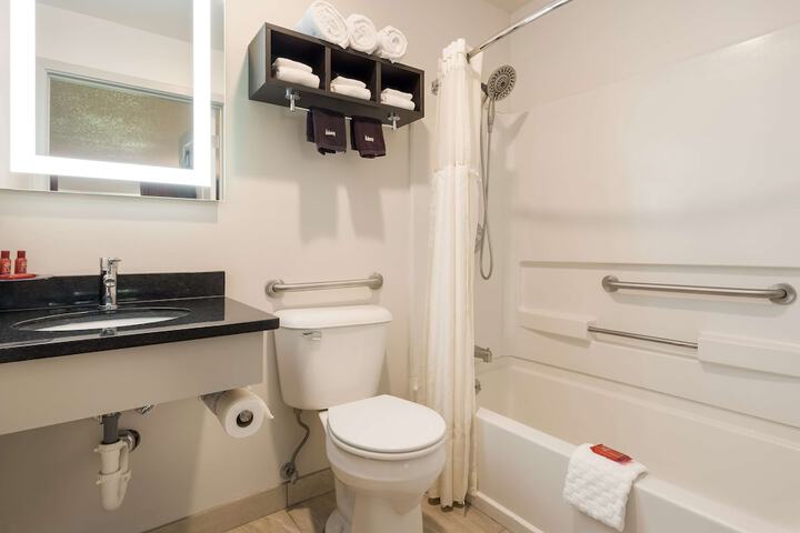 1 King Bed Work Desk High Speed Internet Accessible Microwave and Refrigerator, Coffee M (13 of 18)