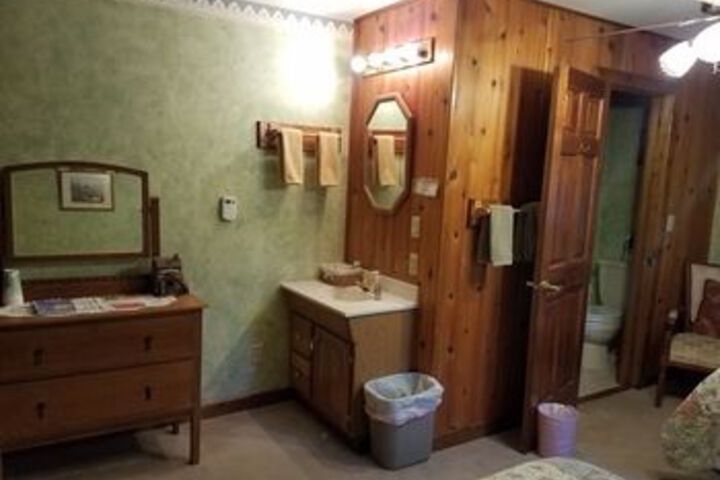 Room 7 of 66