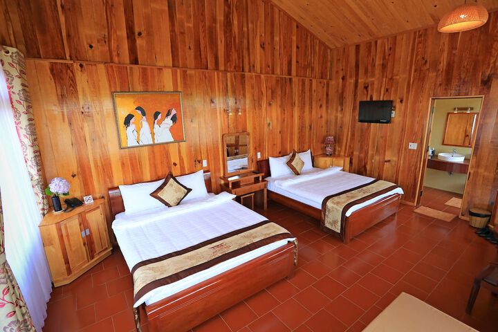 Room 4 of 210