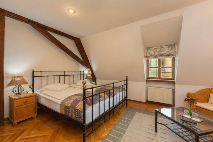 Room 21 of 34