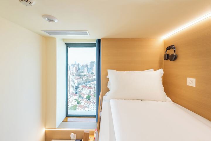 Room 9 of 29