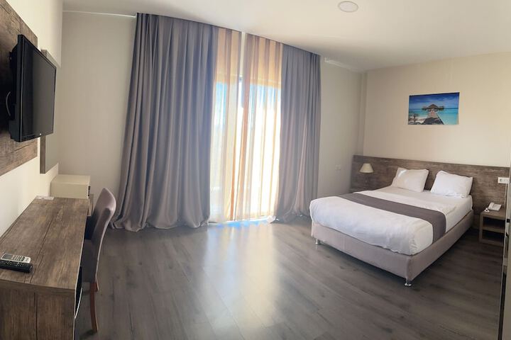 Room 13 of 27