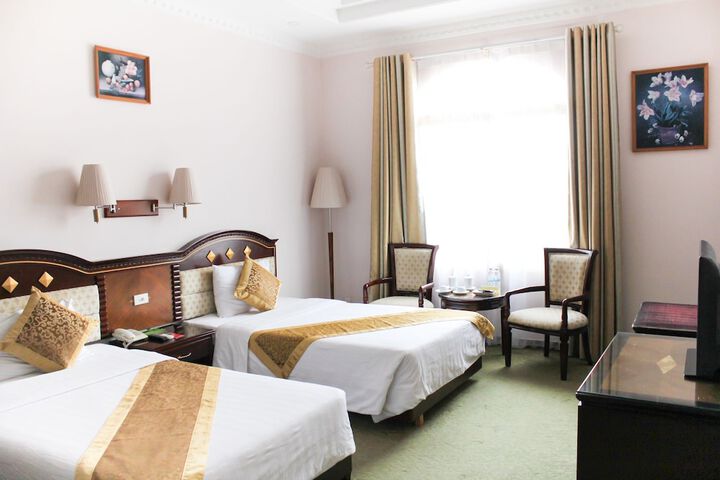 Room 13 of 33