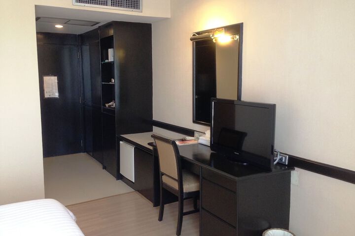 Room 26 of 76