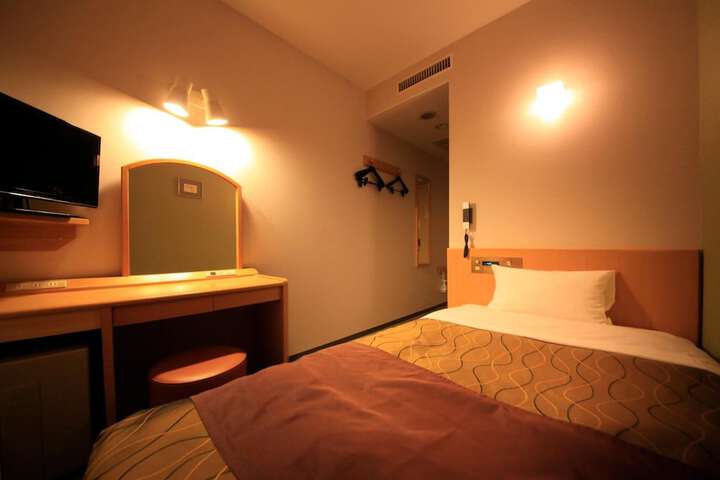 Room 12 of 48