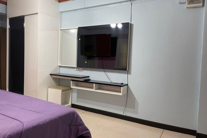 Room 11 of 30